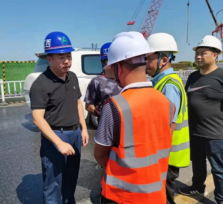 羅輝到沿江中北大道快速路改造工程、真君路隧道工程項目檢查工作